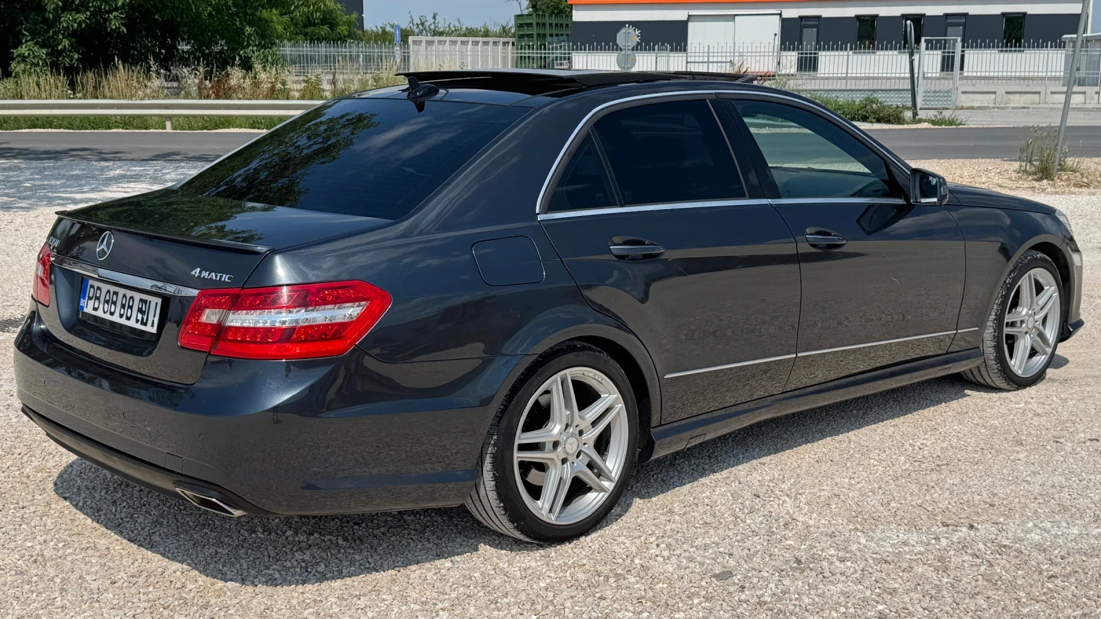 Mercedes-Benz E 350 AMG 4Matic / LPG, снимка 6 - Автомобили и джипове - 55003121