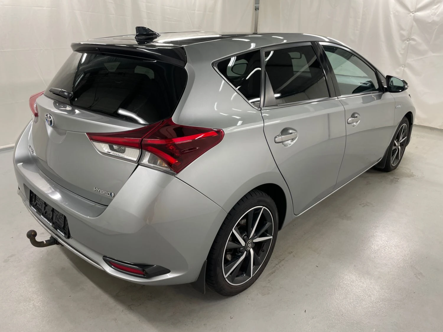 Toyota Auris H2 Selected 1.8 Хибрид, снимка 2 - Автомобили и джипове - 55130914
