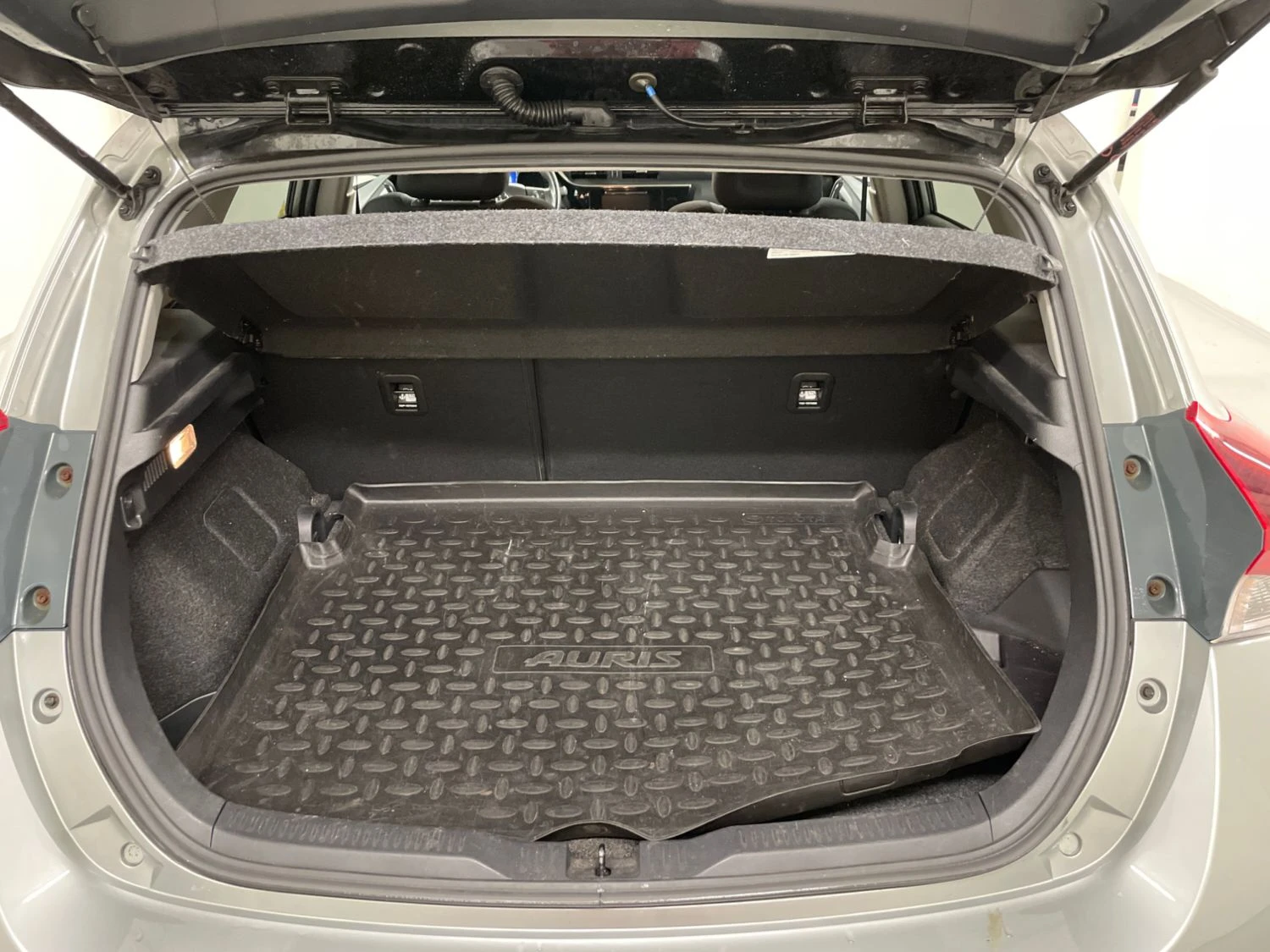 Toyota Auris H2 Selected 1.8 Хибрид, снимка 11 - Автомобили и джипове - 55130914