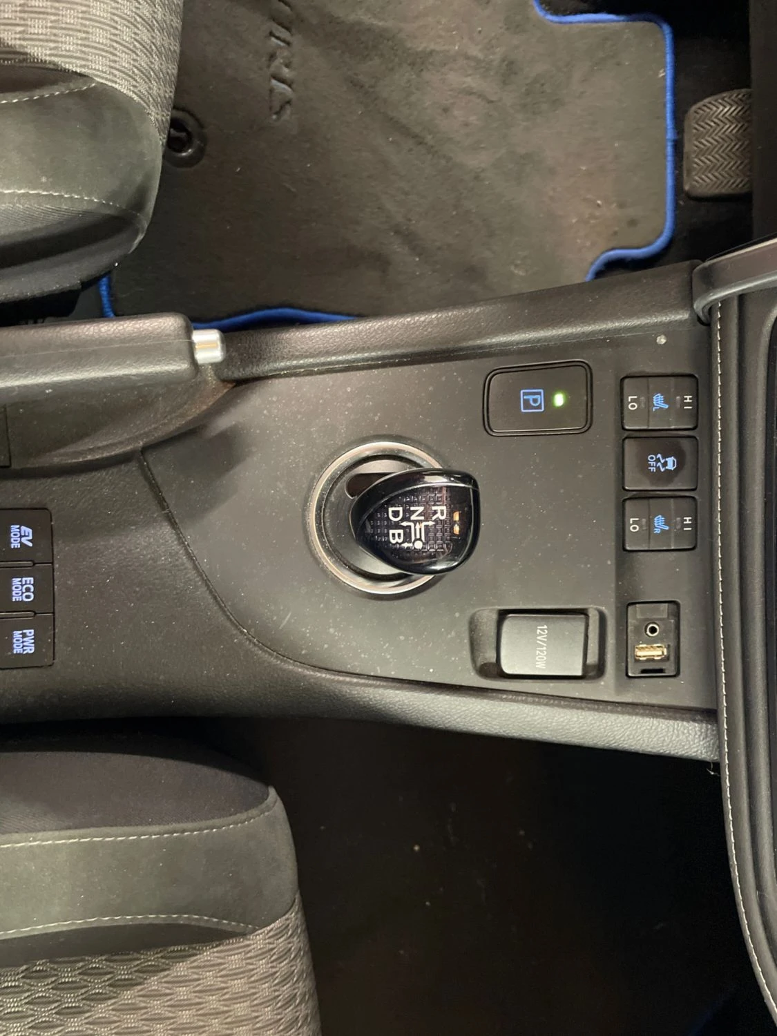 Toyota Auris H2 Selected 1.8 Хибрид