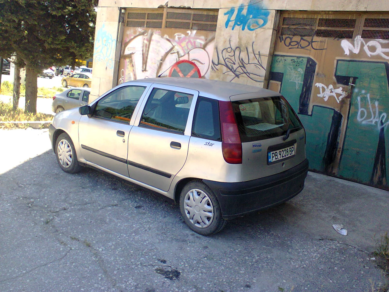 Fiat Punto 1.2 Газ-Бензин Климатик Обслужен 4 врати , снимка 9 - Автомобили и джипове - 55207537