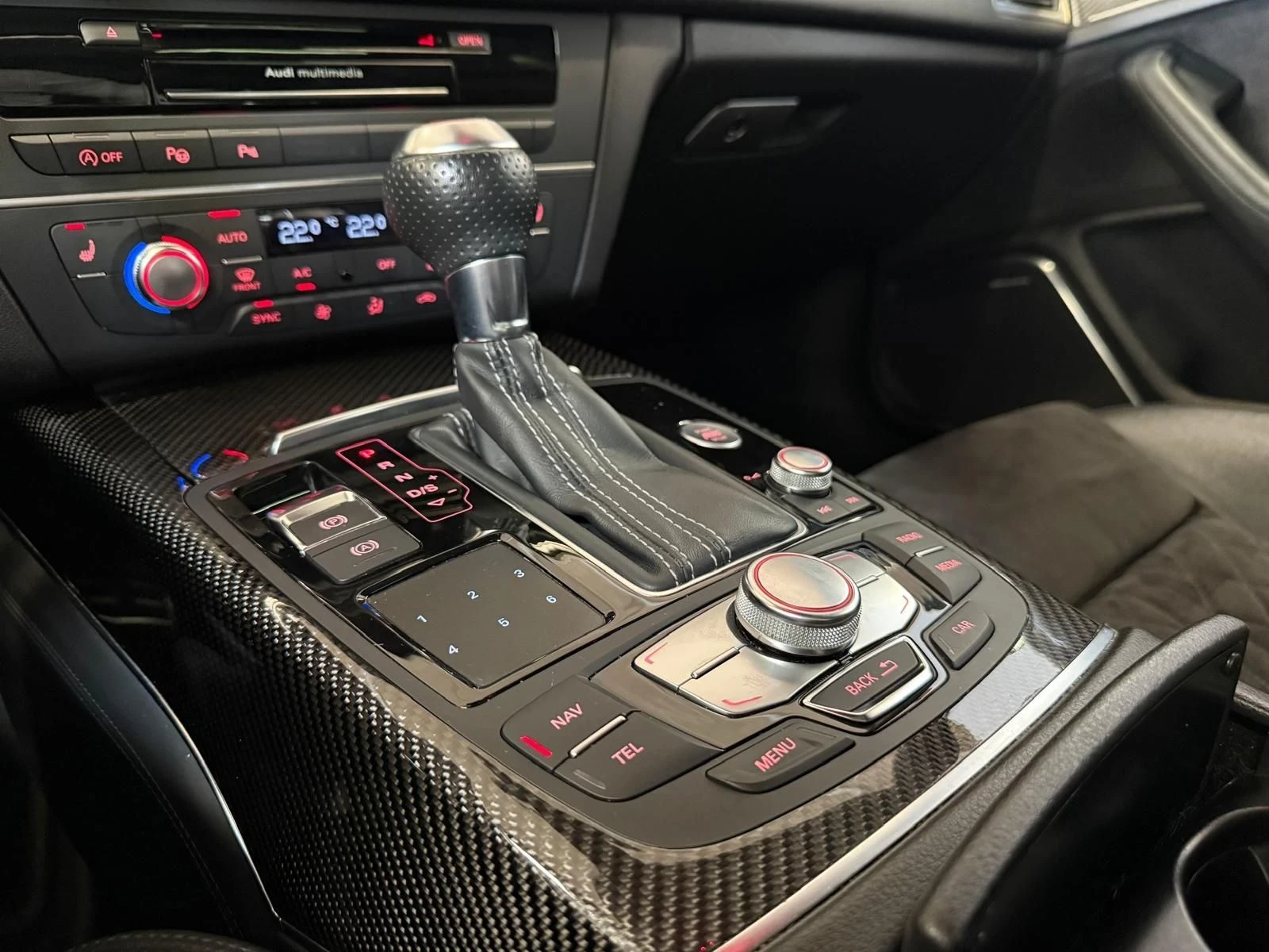 Audi Rs6 ОЧАКВАН ВНОС 700 К.С. / CARBON / PANORAMA / BANG, снимка 10 - Автомобили и джипове - 55936156