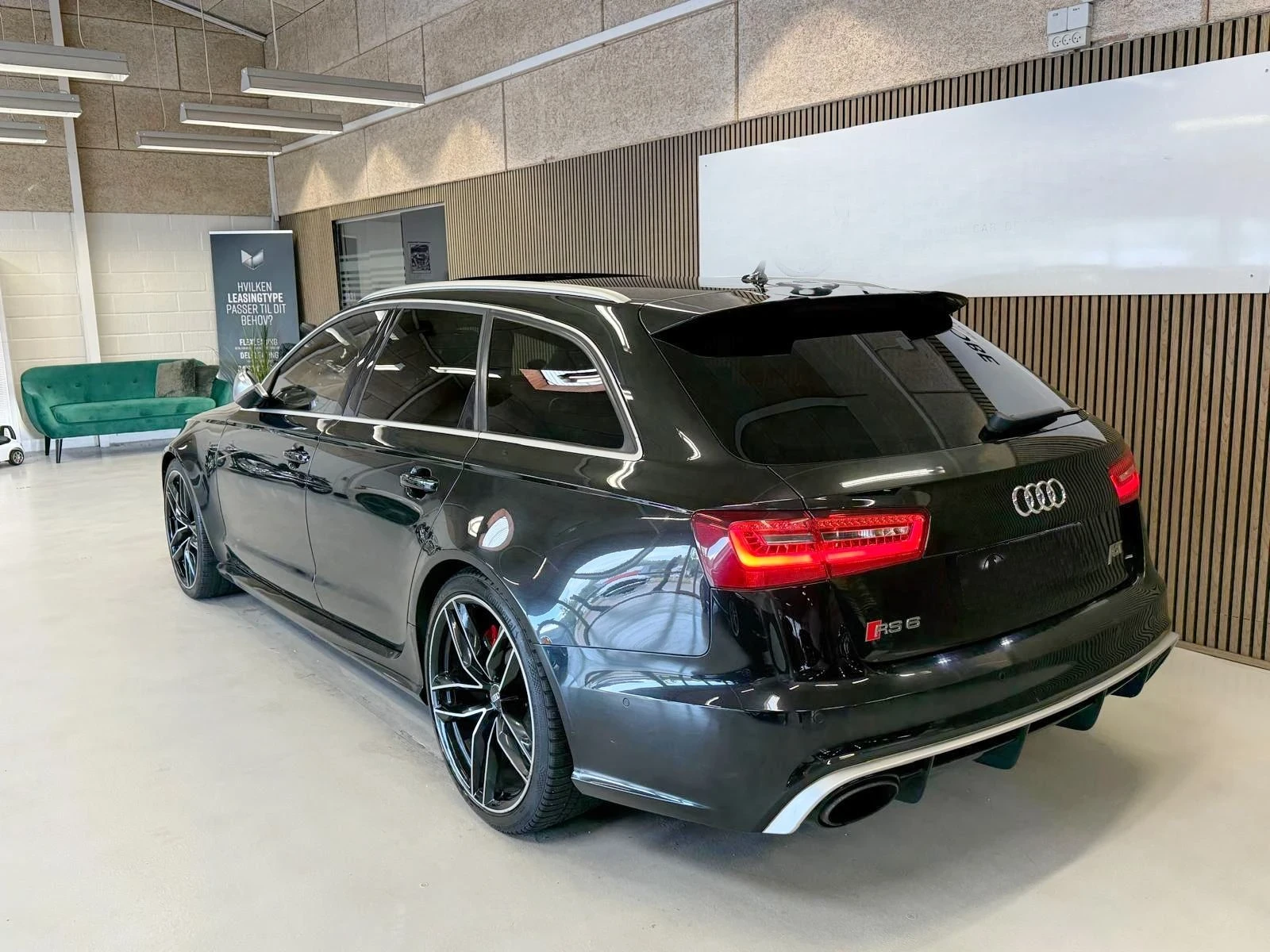 Audi Rs6 ОЧАКВАН ВНОС 700 К.С. / CARBON / PANORAMA / BANG, снимка 4 - Автомобили и джипове - 55936156