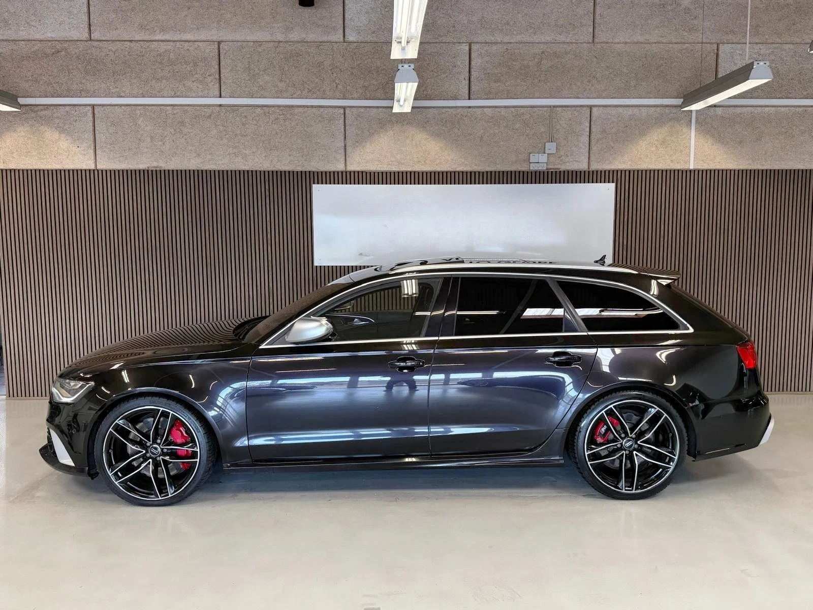 Audi Rs6 ОЧАКВАН ВНОС 700 К.С. / CARBON / PANORAMA / BANG, снимка 5 - Автомобили и джипове - 55936156