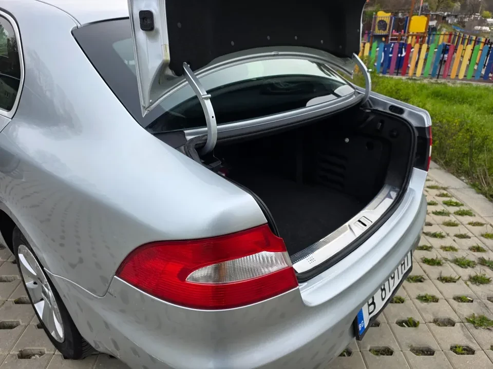 Skoda Superb 1.8 TSI DSG, снимка 11 - Автомобили и джипове - 56076540