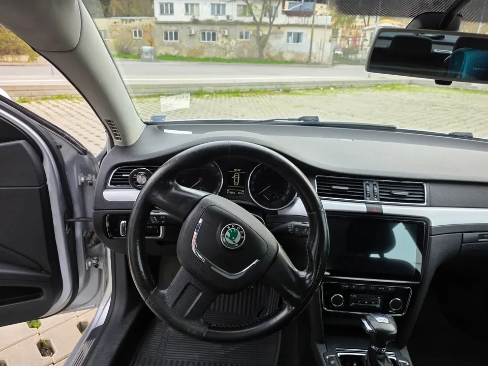Skoda Superb 1.8 TSI DSG, снимка 7 - Автомобили и джипове - 56076540