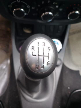 Dacia Duster 1.5 dci  E5 6 степ. кутия, снимка 8