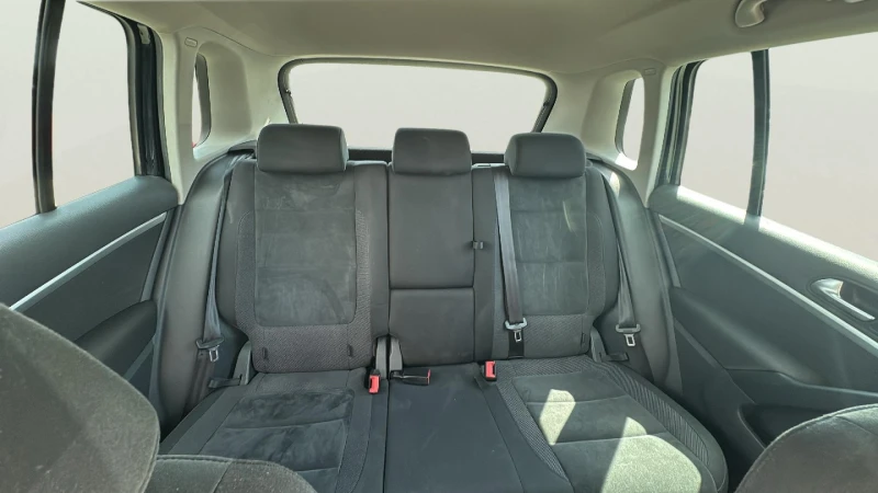 VW Tiguan 2.0 TDi, снимка 15 - Автомобили и джипове - 52076983