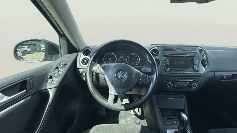 VW Tiguan 2.0 TDi, снимка 11 - Автомобили и джипове - 52076983