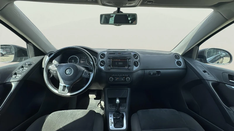 VW Tiguan 2.0 TDi, снимка 10 - Автомобили и джипове - 52076983