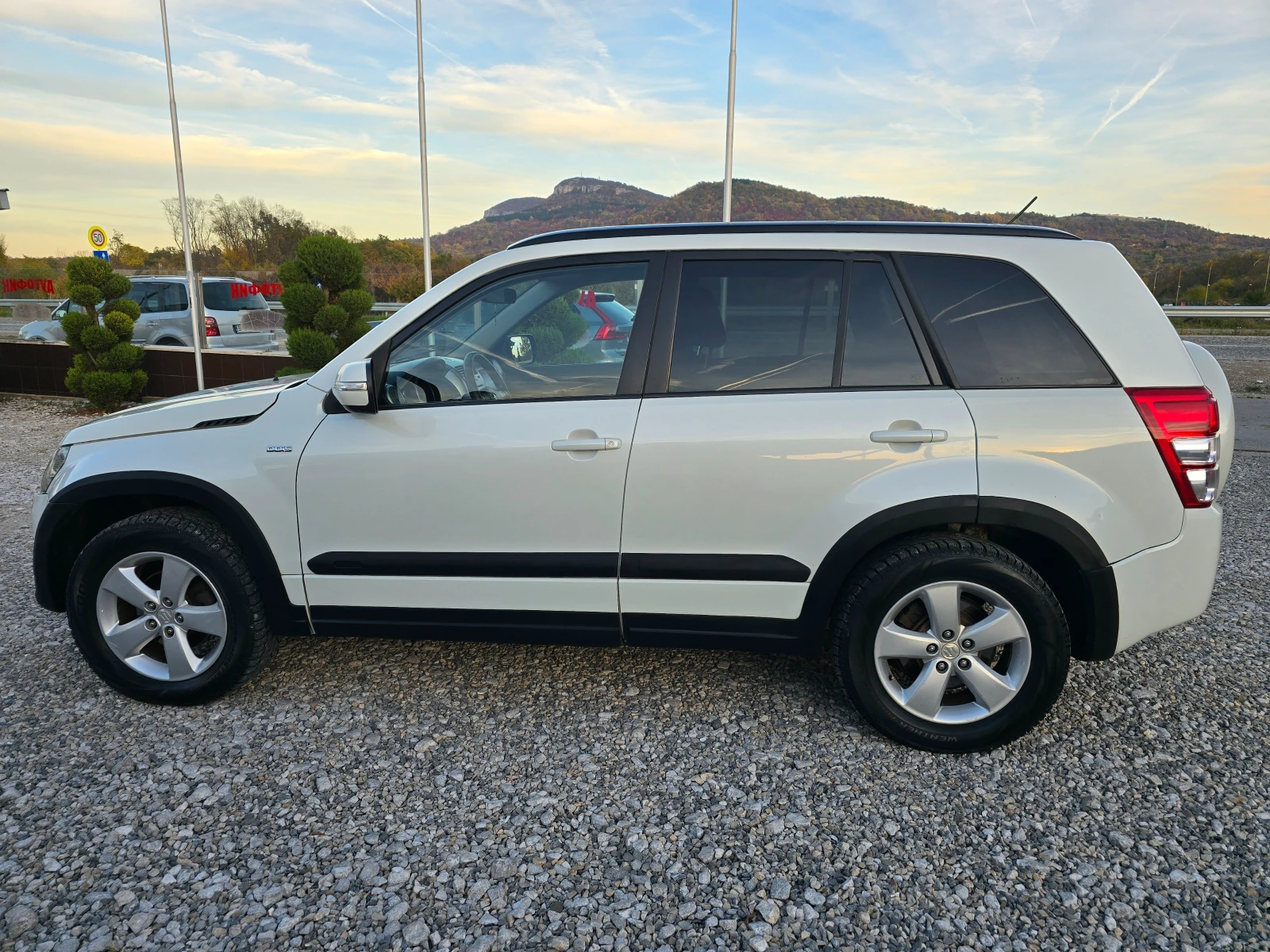 Suzuki Grand vitara 1, 9 DDIS КЛИМАТРОНИК !! РЕАЛНИ 115000 км - изображение 2