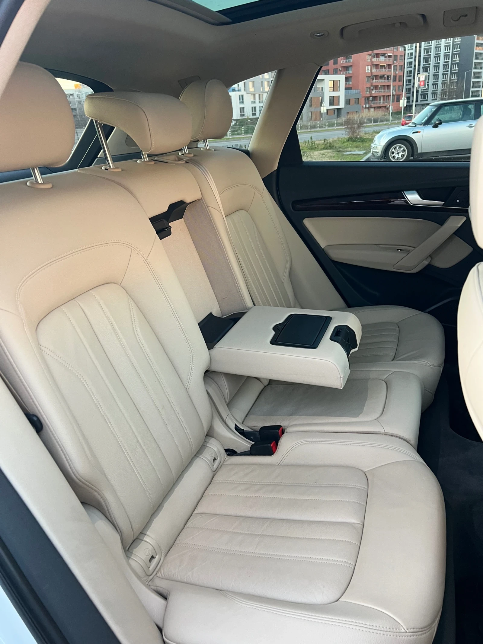 Audi Q5, снимка 8 - Автомобили и джипове - 55692361