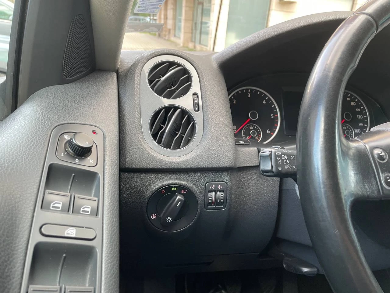 VW Tiguan 4motion, снимка 14 - Автомобили и джипове - 56728703