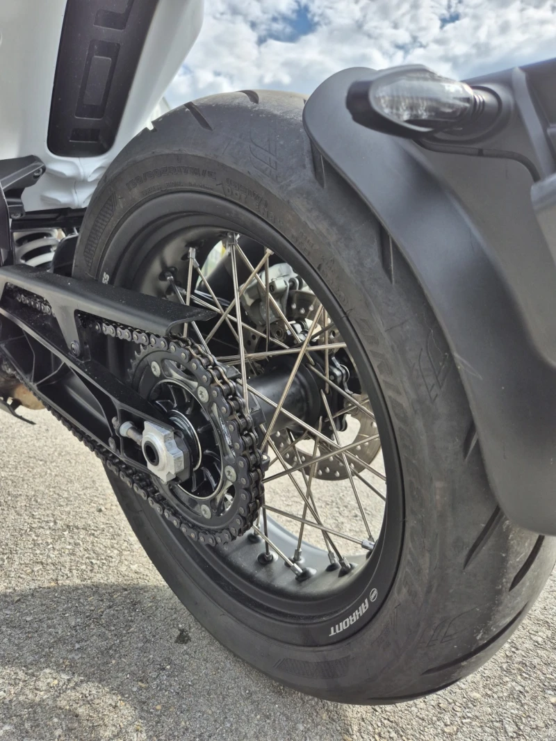 Husqvarna Vitpilen 701 8000km!!! Нов внос ШВЕЙЦАРИЯ, снимка 14 - Мотоциклети и мототехника - 52113153