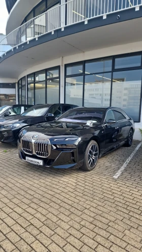  BMW i7