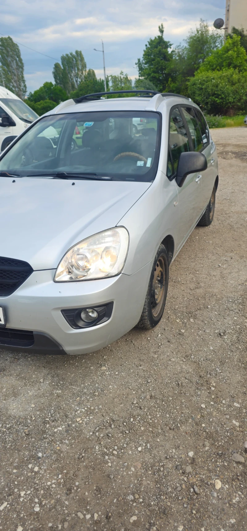 Kia Carens, снимка 2 - Автомобили и джипове - 50462999