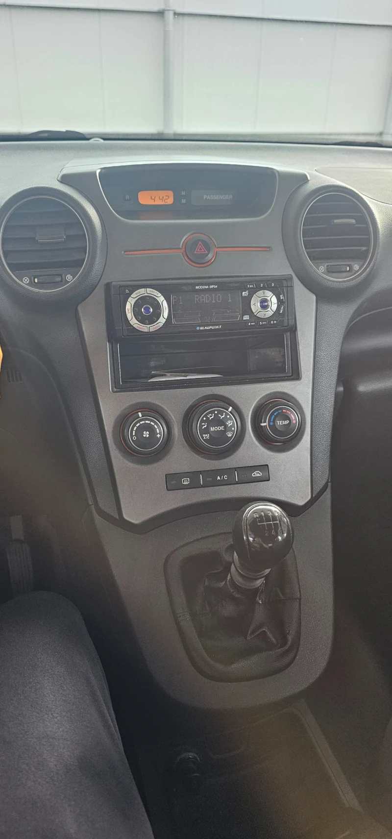 Kia Carens, снимка 14 - Автомобили и джипове - 50462999