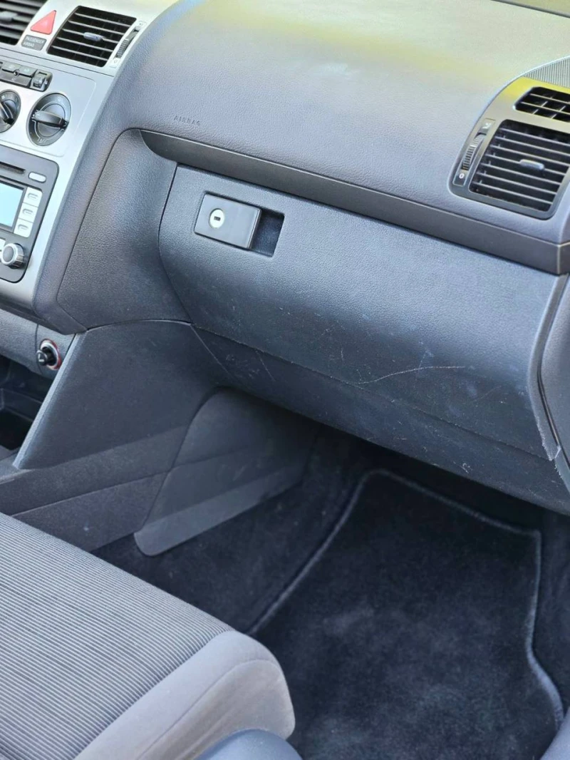 VW Touran, снимка 7 - Автомобили и джипове - 52286304