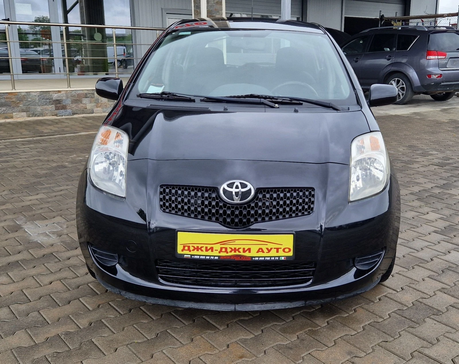 Toyota Yaris 1.0 i 69k.c  - изображение 2