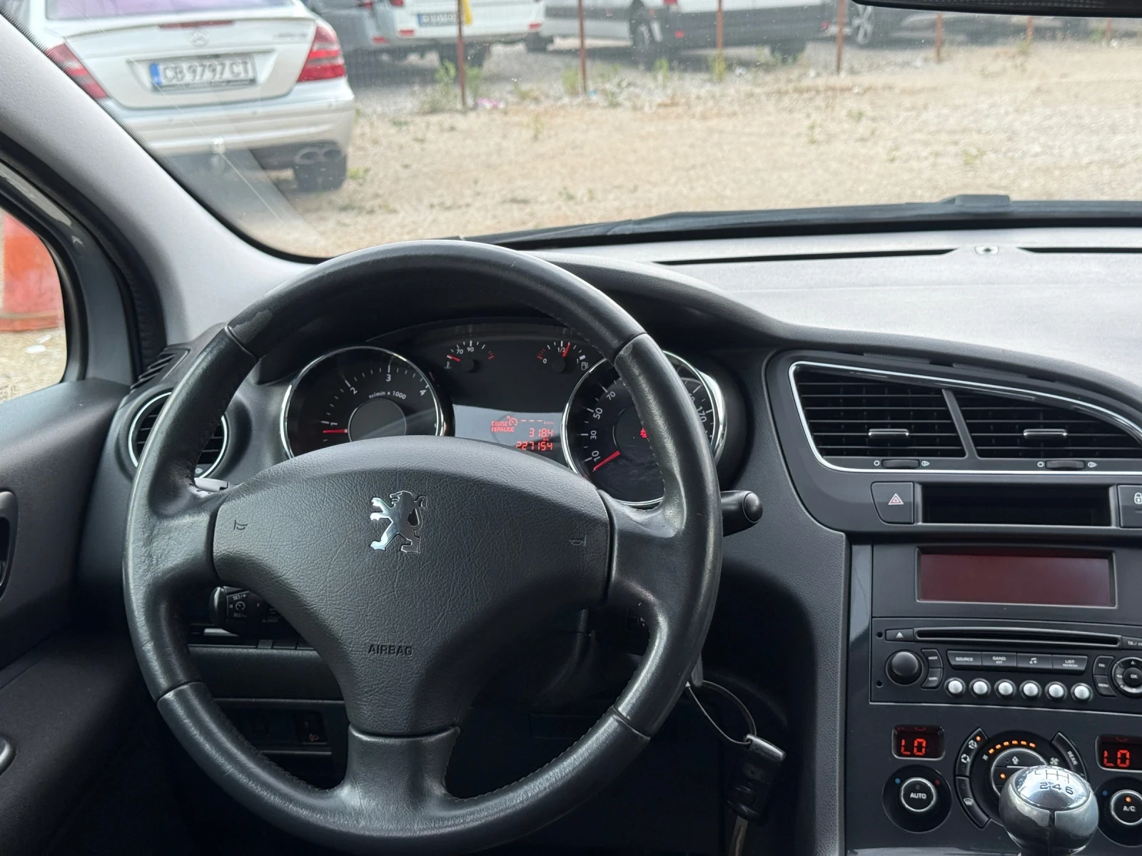 Peugeot 5008 1.6 HDI * * РЕАЛЕН ПРОБЕГ* * СЕРВИЗНА ИСТОРИЯ * *  | Mobile.bg — изображение 12