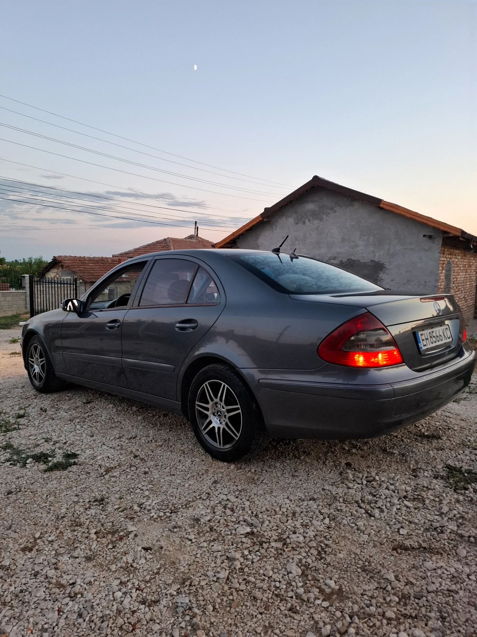 Mercedes-Benz E 200  - изображение 8