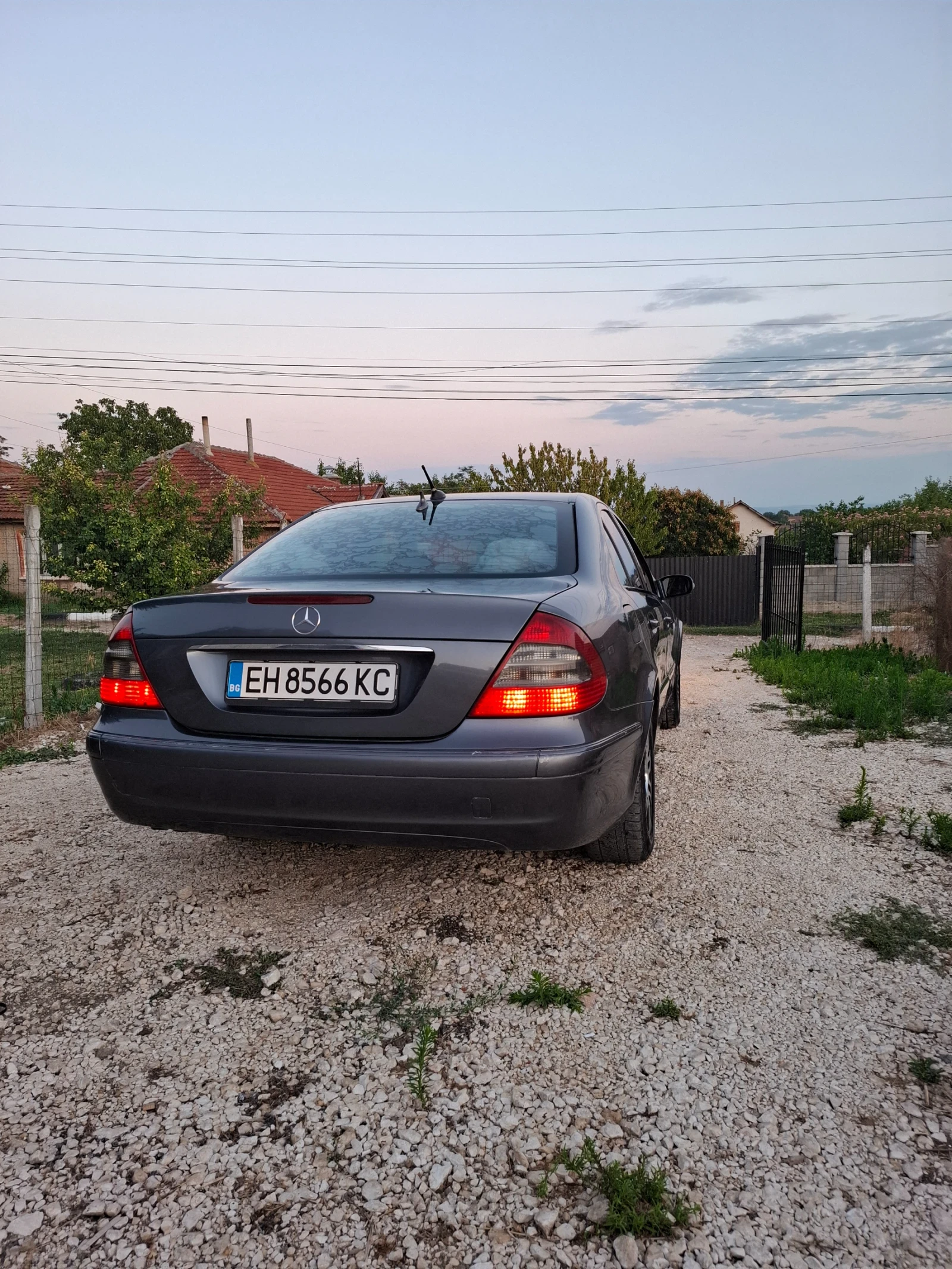 Mercedes-Benz E 200  - изображение 7