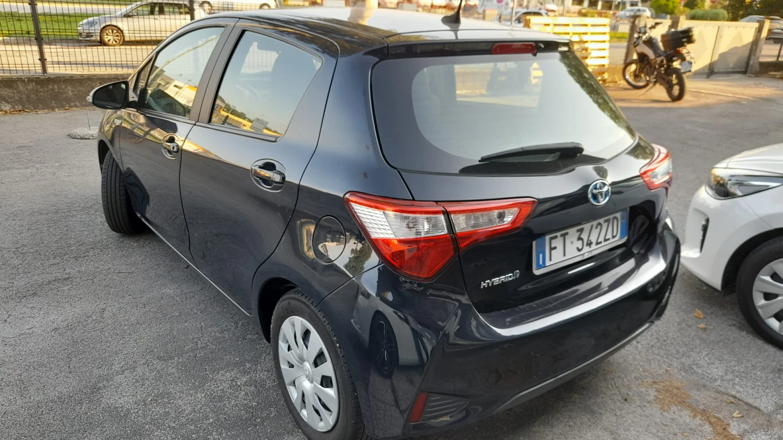 Toyota Yaris  - изображение 3