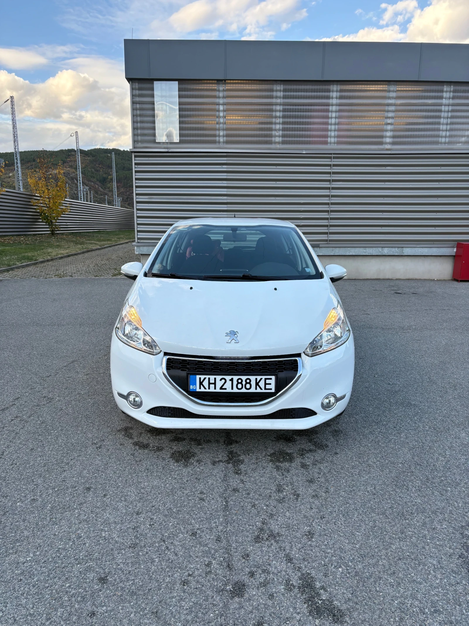 Peugeot 208  1.2  | Mobile.bg   1
