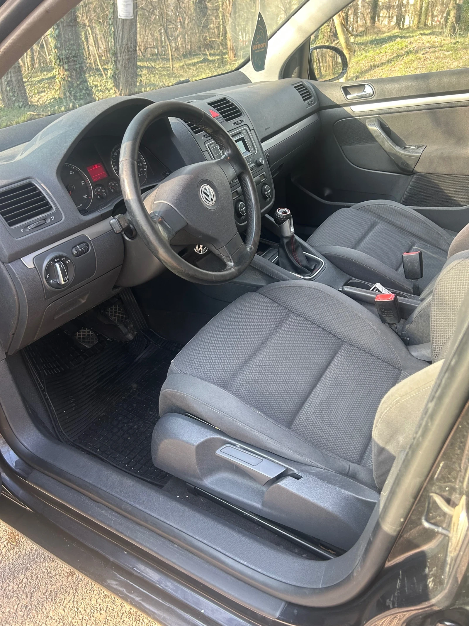 VW Golf 2.0 tdi, снимка 7 - Автомобили и джипове - 53896101