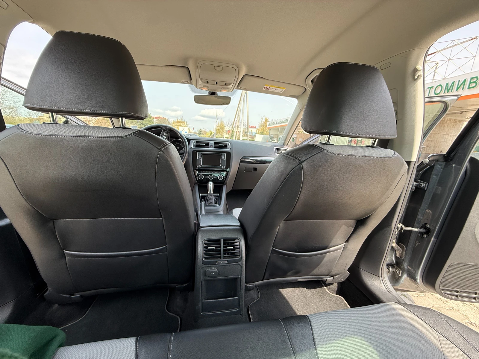 VW Jetta 2.0 TDI, снимка 9 - Автомобили и джипове - 54176194