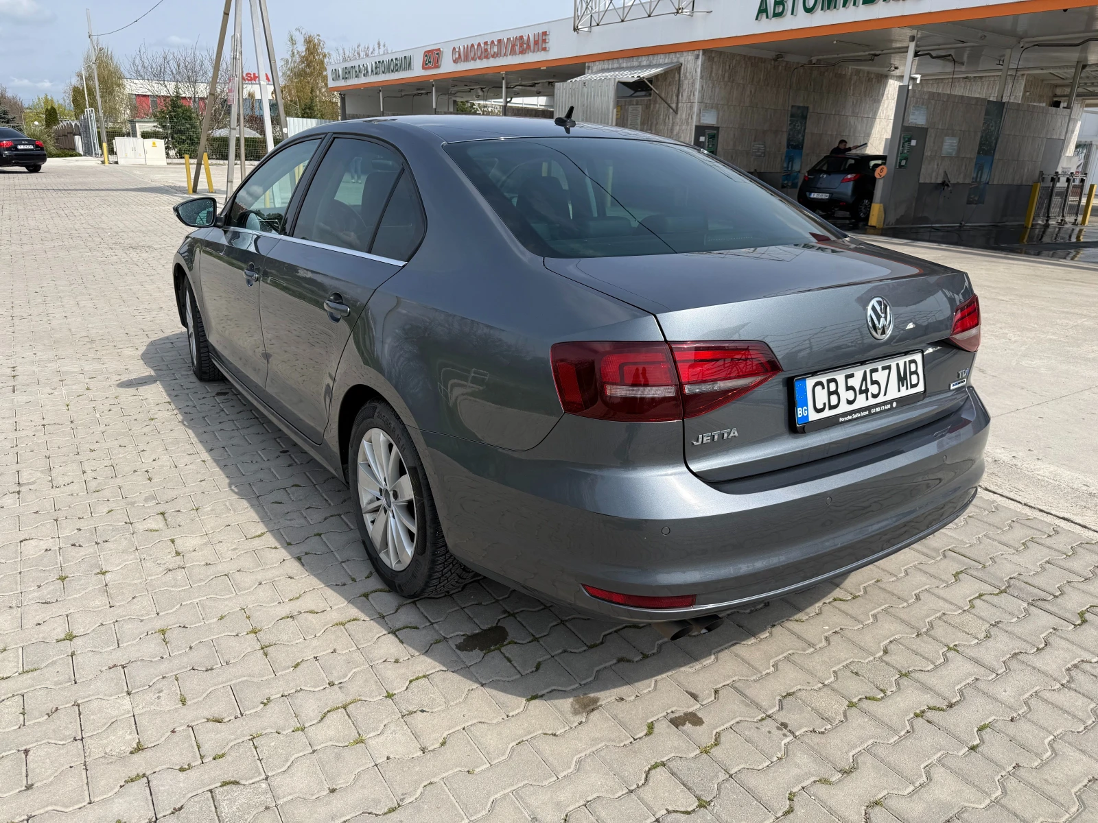 VW Jetta 2.0 TDI, снимка 5 - Автомобили и джипове - 54176194