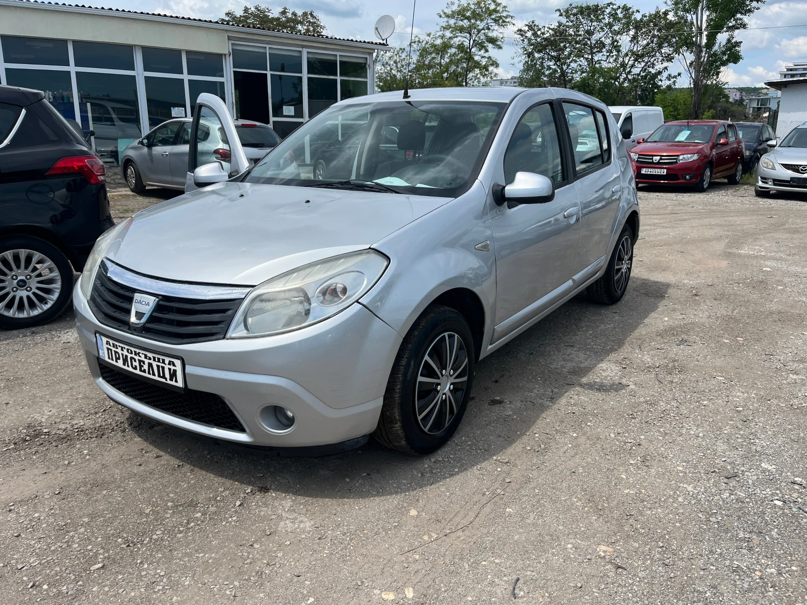 Dacia Sandero 1.4 БЕНЗИН/ГАЗ, снимка 2 - Автомобили и джипове - 54606977