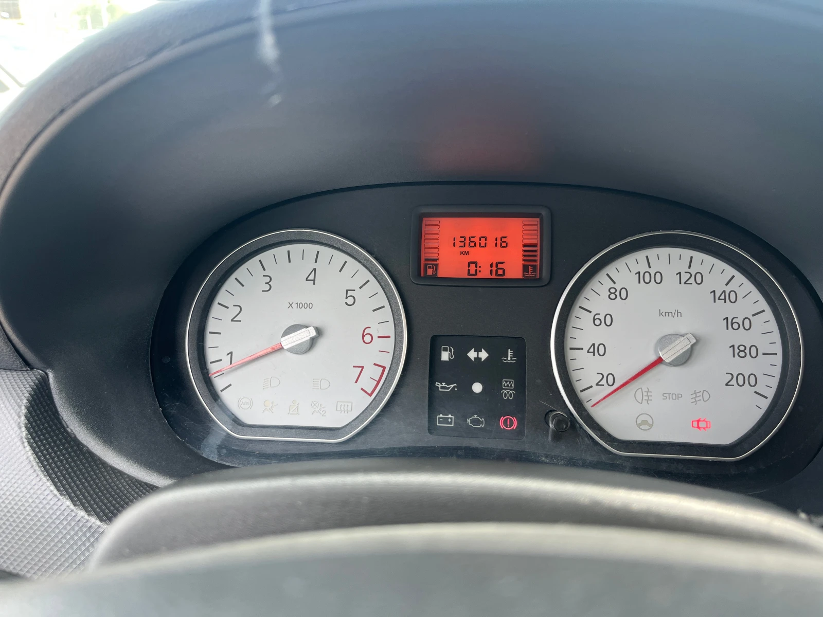 Dacia Sandero 1.4 БЕНЗИН/ГАЗ, снимка 11 - Автомобили и джипове - 54606977
