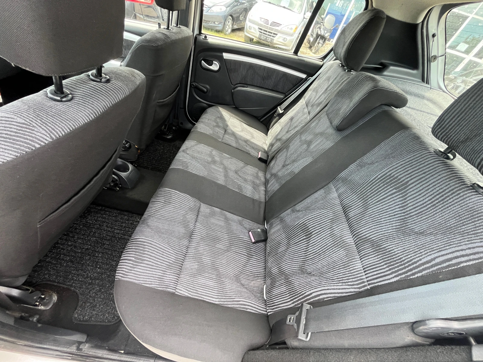 Dacia Sandero 1.4 БЕНЗИН/ГАЗ, снимка 8 - Автомобили и джипове - 54606977