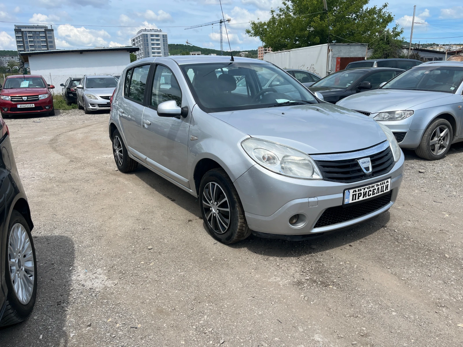 Dacia Sandero 1.4 БЕНЗИН/ГАЗ, снимка 3 - Автомобили и джипове - 54606977