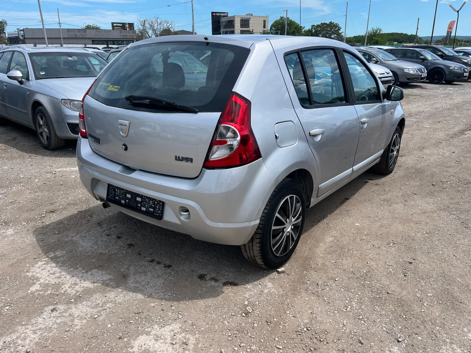 Dacia Sandero 1.4 БЕНЗИН/ГАЗ, снимка 4 - Автомобили и джипове - 54606977