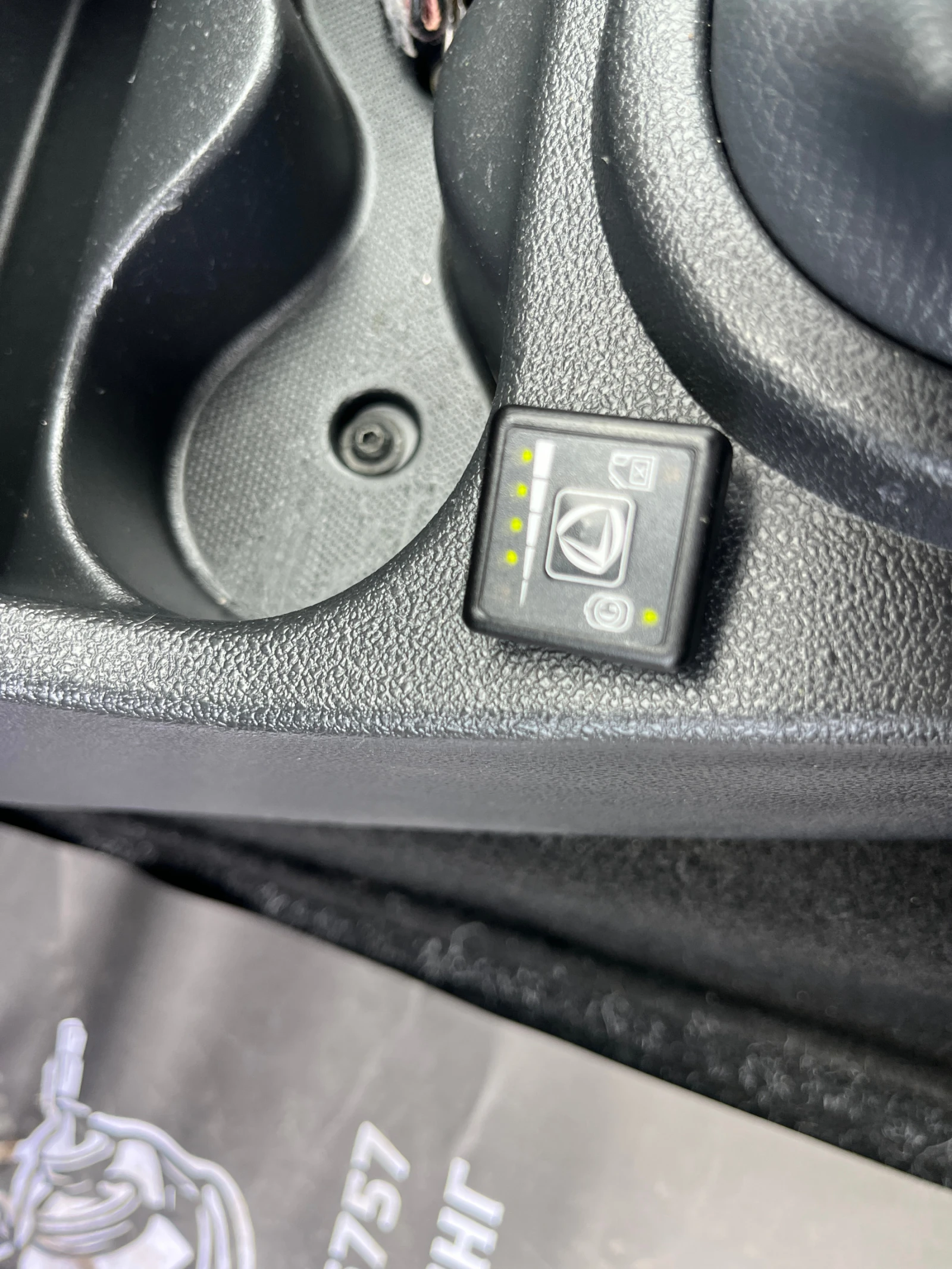Dacia Sandero 1.4 БЕНЗИН/ГАЗ, снимка 12 - Автомобили и джипове - 54606977