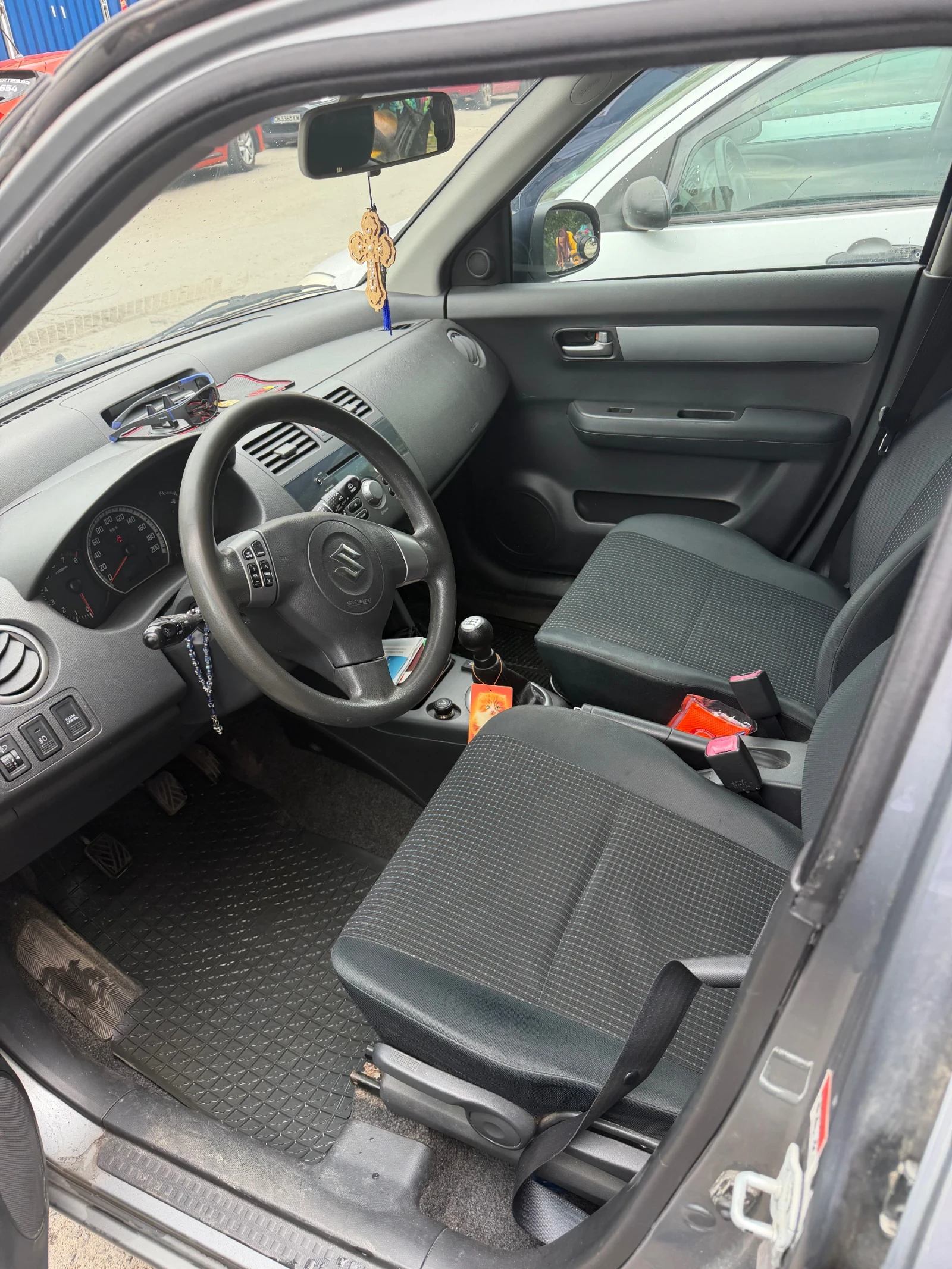 Suzuki Swift 1.3, снимка 6 - Автомобили и джипове - 54726203