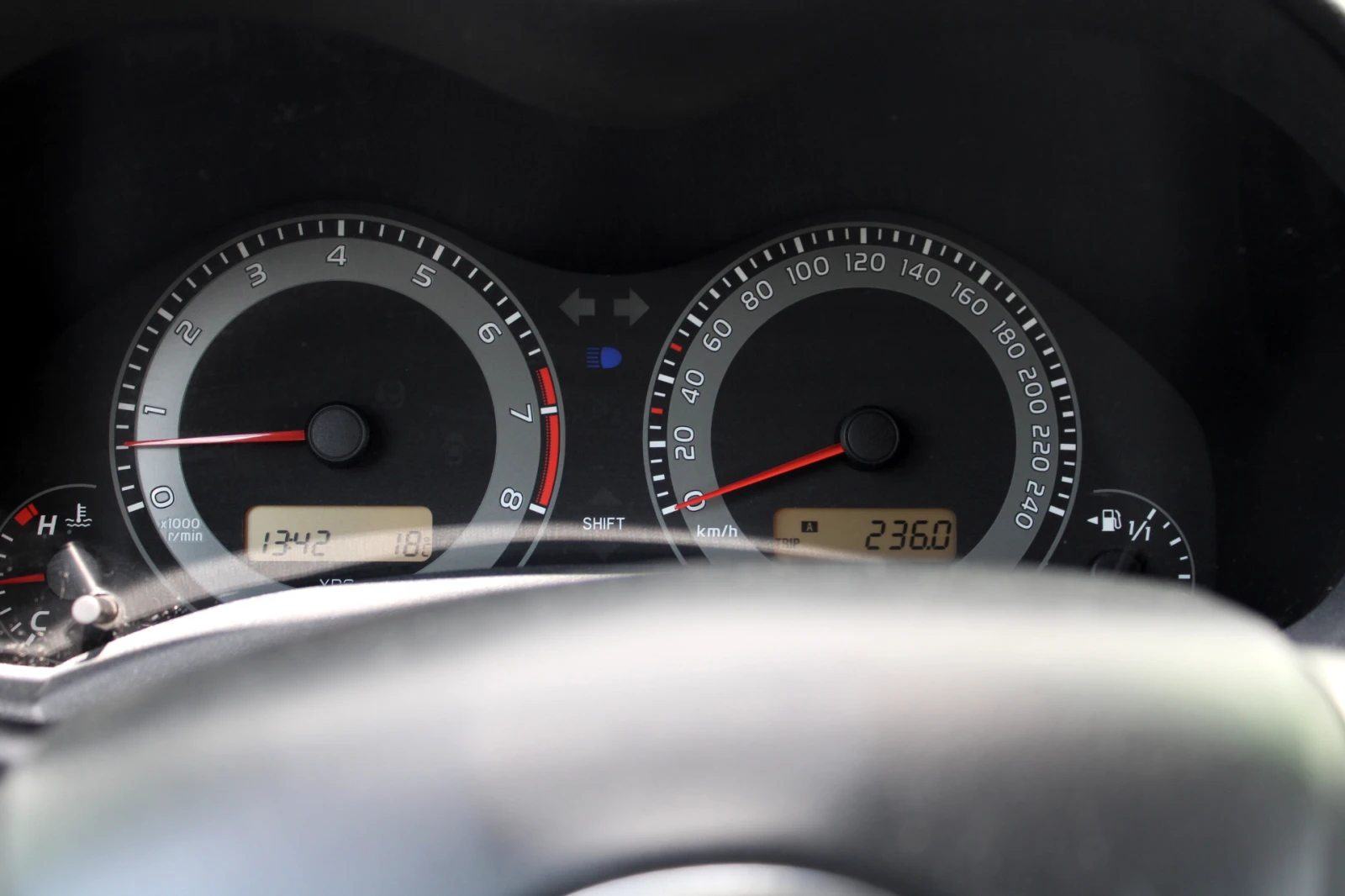 Toyota Auris + ГАЗОВ  ИНЖЕКЦИОН, снимка 15 - Автомобили и джипове - 54729896