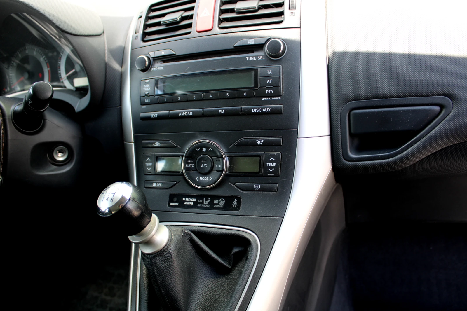 Toyota Auris + ГАЗОВ  ИНЖЕКЦИОН, снимка 10 - Автомобили и джипове - 54729896