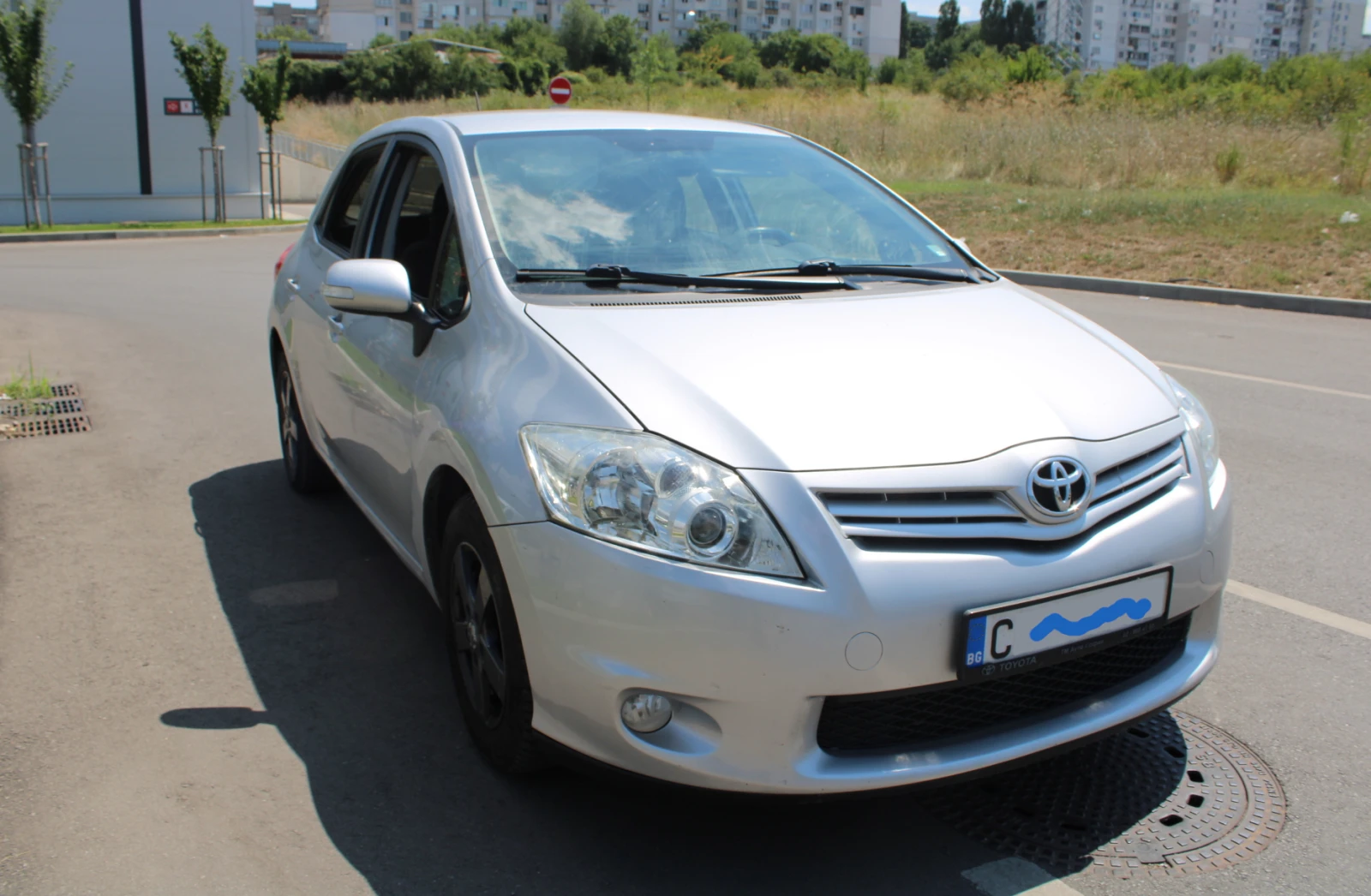 Toyota Auris 132 коня + ГАЗ -МН. ДОБРА, снимка 2 - Автомобили и джипове - 55619966