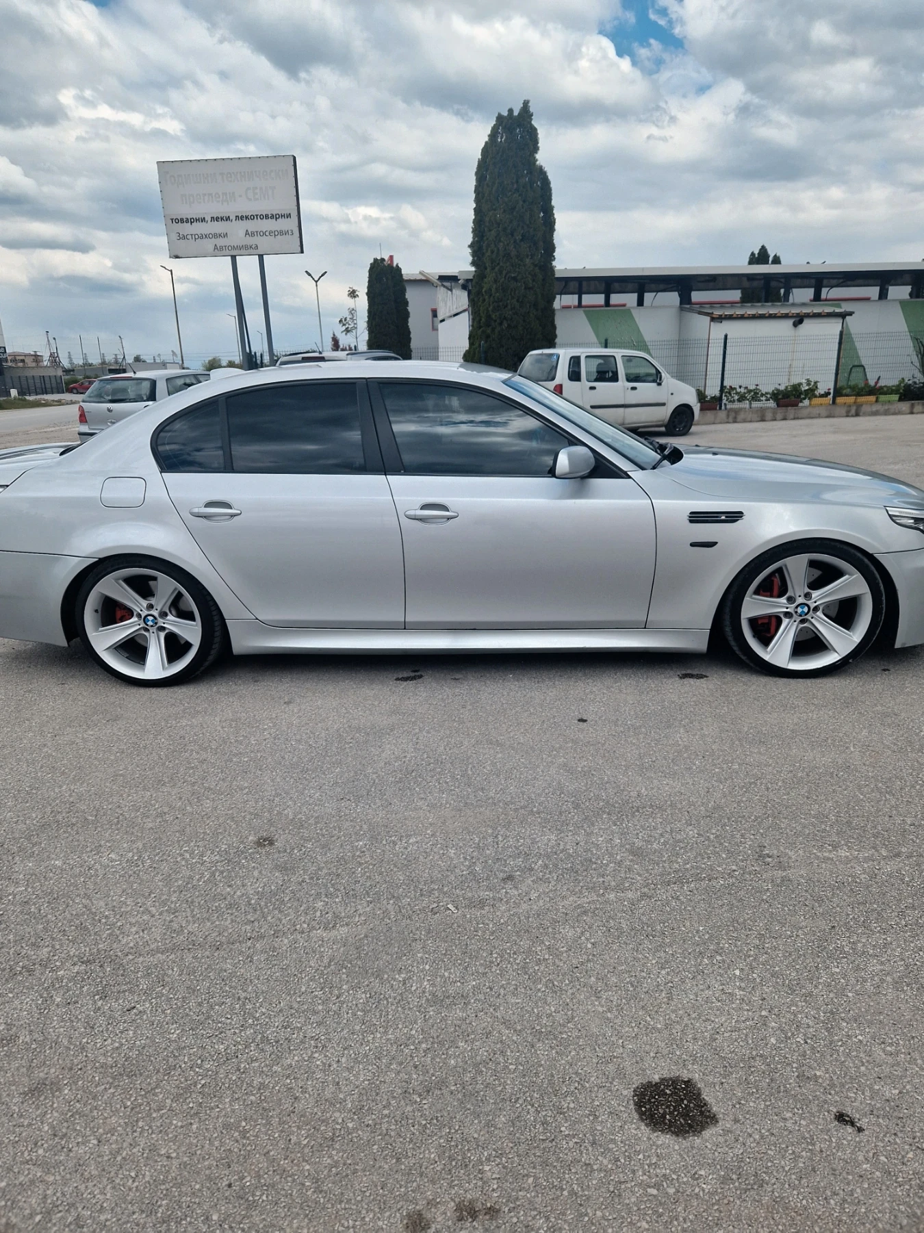 BMW 550 Пълен м пакет , снимка 2 - Автомобили и джипове - 54881022