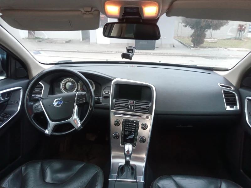 Volvo XC60 2.4 D5 AWD 4х4 , снимка 6 - Автомобили и джипове - 48211562