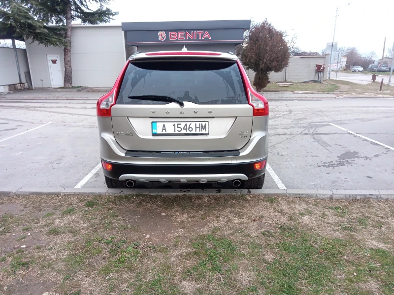 Volvo XC60 2.4 D4 AWD 4х4 , снимка 6 - Автомобили и джипове - 48211562