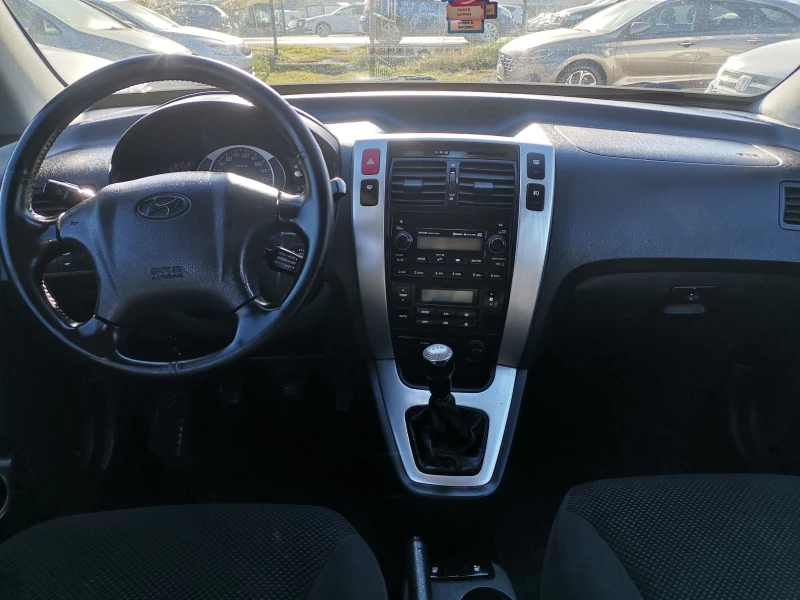 Hyundai Tucson 2.0I, снимка 11 - Автомобили и джипове - 52620831