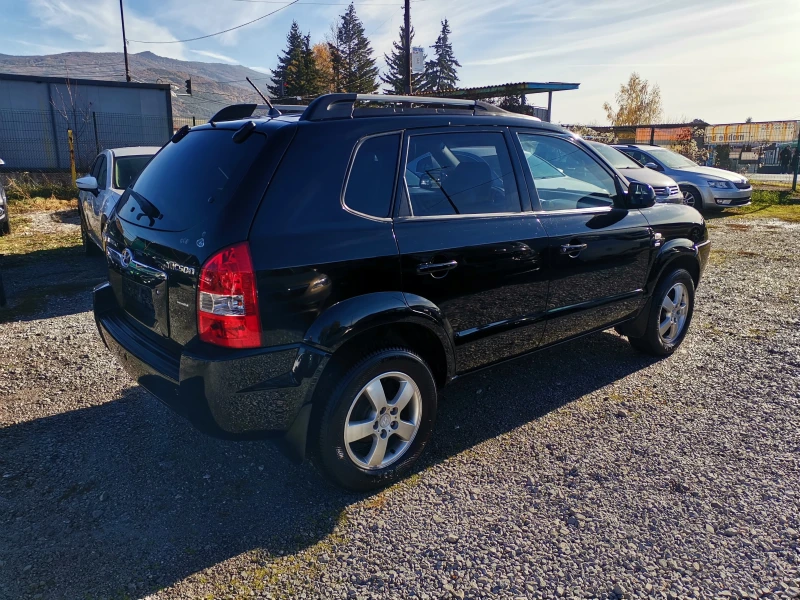 Hyundai Tucson 2.0I, снимка 7 - Автомобили и джипове - 52620831