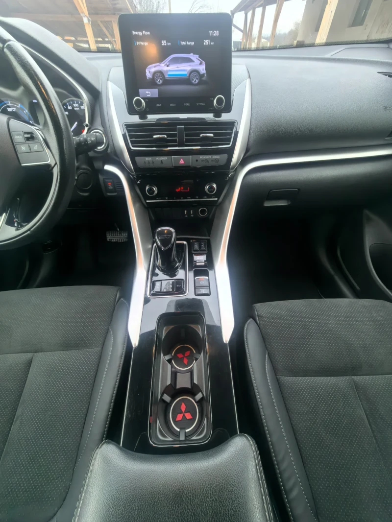 Mitsubishi Eclipse Cross FULL FACE 4х4 PLUG-IN HIBRID , снимка 16 - Автомобили и джипове - 52893359