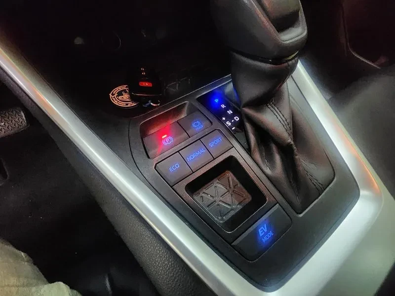 Toyota Rav4 2.5 2WD HYBRID, снимка 15 - Автомобили и джипове - 55048188