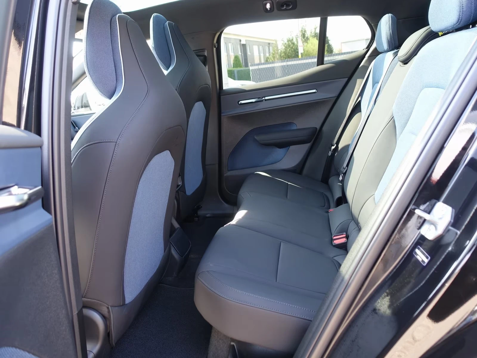 Volvo EX30 Cross Country Ultra Twin Motor Performance | Mobile.bg � ����������� 14