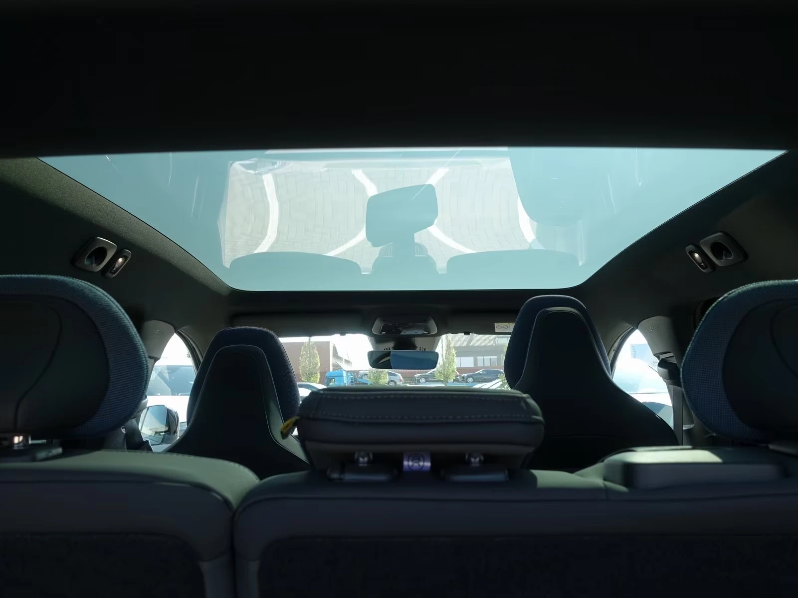 Volvo EX30 Cross Country Ultra Twin Motor Performance | Mobile.bg � ����������� 13